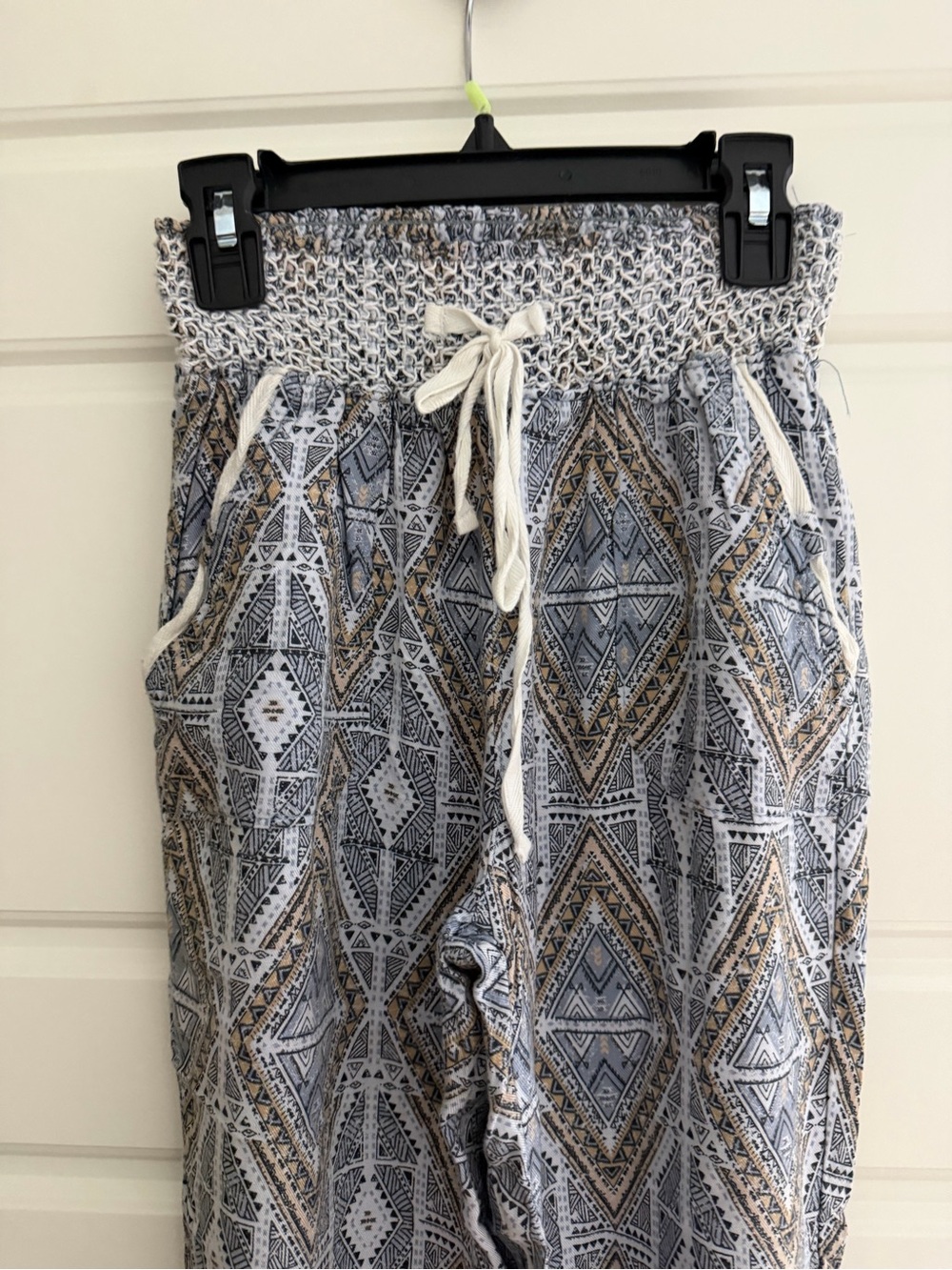 Old Navy Girls Gray Tank & Patterned Drawstring Pants Set - Picture 3 of 7
